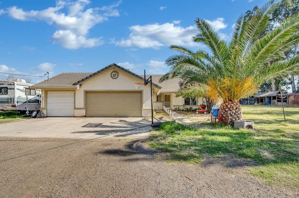 13475 2nd St, Los Banos, CA 93635