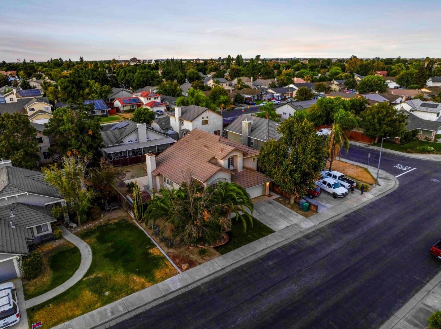 728 Mckinley St, Los Banos, CA 93635