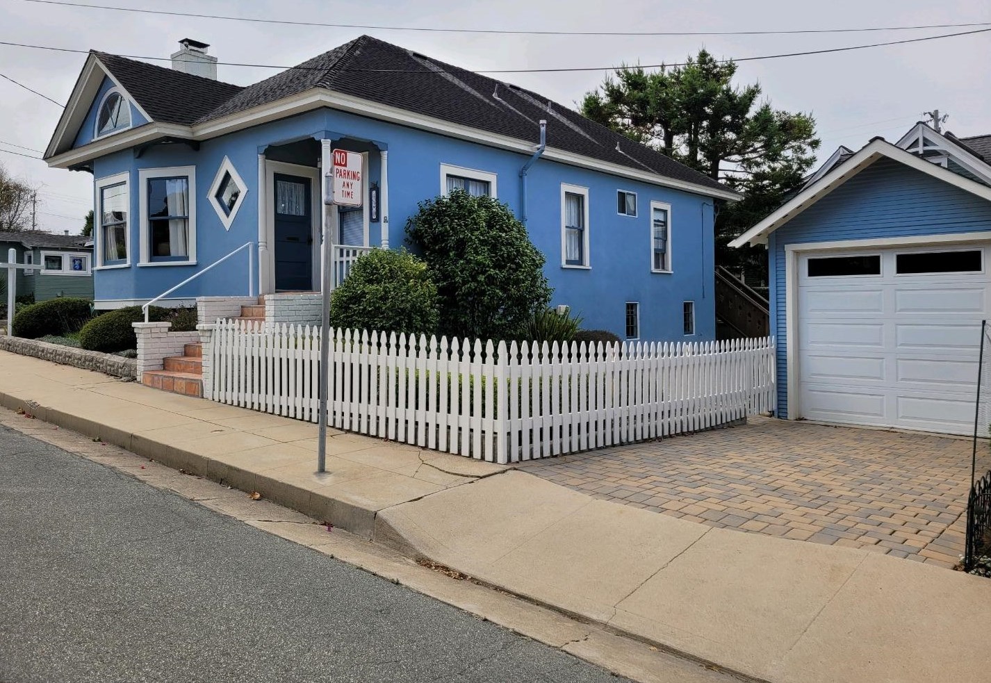 420 11th St, Del Monte Park, CA 93950