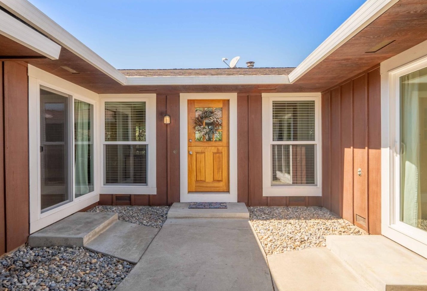 1834 Cushman St, Hollister, CA 95023