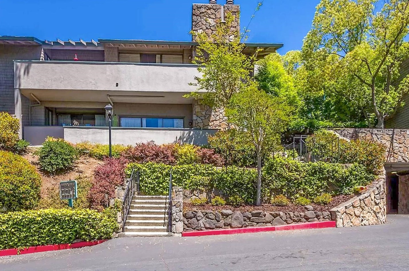 14 Mansion Ct, Menlo Park, CA 94025-6657