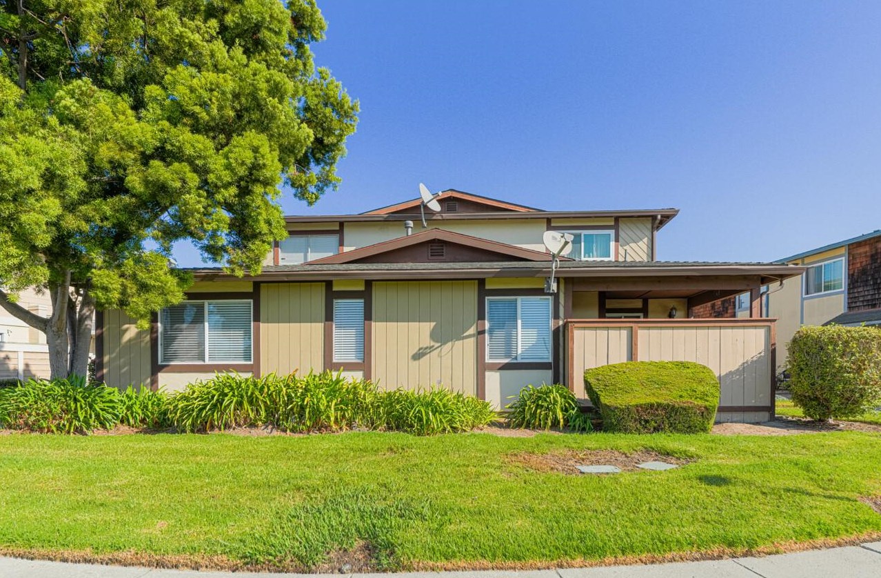 1867 Cherokee Dr, Salinas, CA 93906-2384