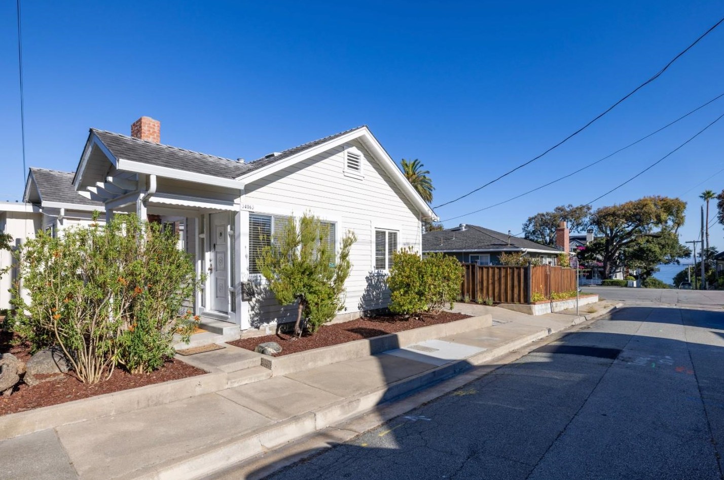 406 10th St, Del Monte Park, CA 93950