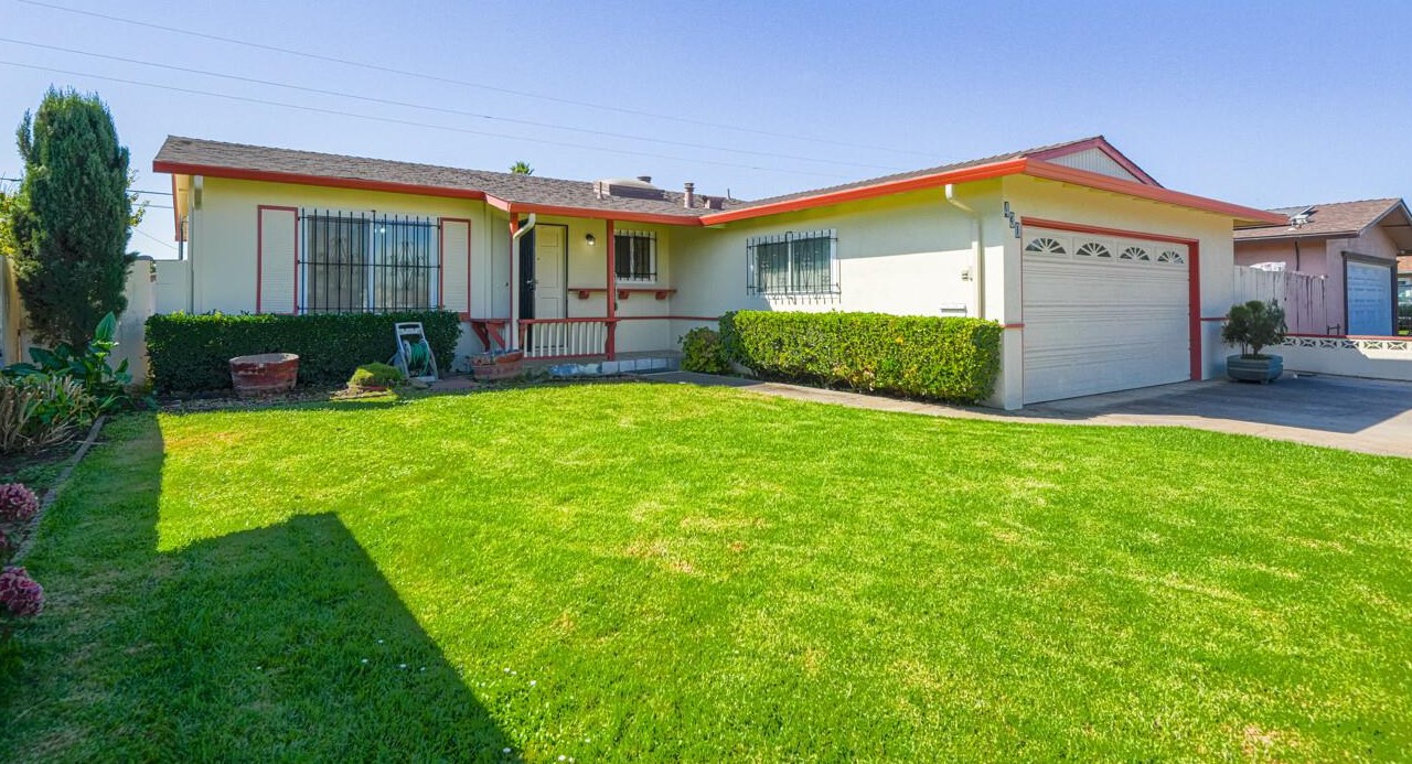430 Calaveras Dr, Salinas, CA 93906