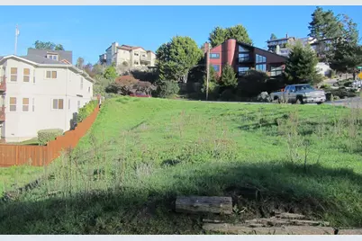 121 Lewis Ave, El Granada, CA 94018 - Photo 1