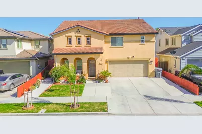 2385 N Mountainside Dr, Los Banos, CA 93635 - Photo 1