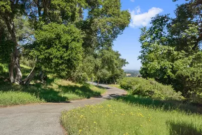 40 Deer Path Dr, Portola Valley, CA 94028 - Photo 2