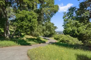 40 Deer Path Dr, Portola Valley, CA 94028 - Photo 2