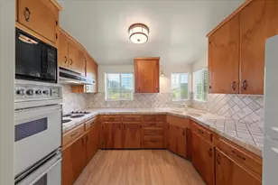 703 &amp 703A Hall Rd, Royal Oaks, CA 95076 - Photo 12