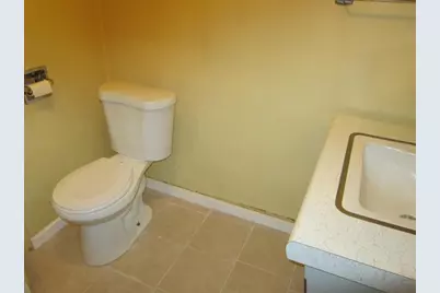 3939 Edgemoor Pl, Oakland, CA 94605 - Photo 8