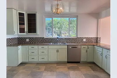 552 Summit Dr, Redwood City, CA 94062 - Photo 1