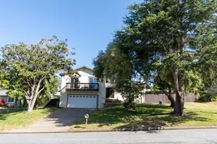 15105 Charter Oak Blvd, Salinas, CA 93907 - Photo 2