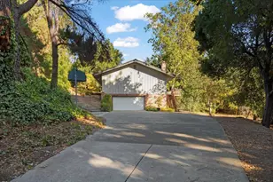 15292 Stratford Ct, Monte Sereno, CA 95030 - Photo 2