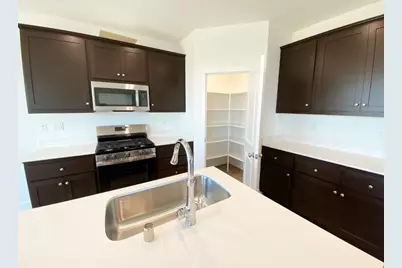 1269 Gypsum Dr 2-18, Los Banos, CA 93635 - Photo 2