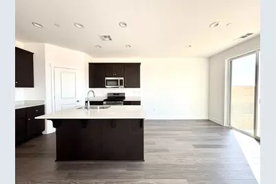 1269 Gypsum Dr 2-18, Los Banos, CA 93635 - Photo 4