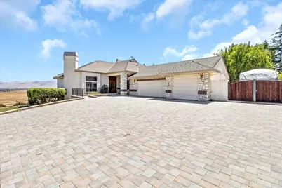 275 Nicholson Dr, Hollister, CA 95023 - Photo 8