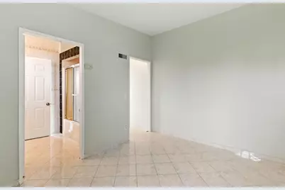 230 Rhine St, San Francisco, CA 94112 - Photo 28