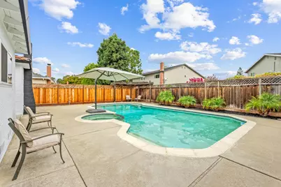 7210 Yorktown Dr, Gilroy, CA 95020 - Photo 2