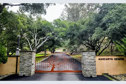 18530 Berta Ridge Pl, Salinas, CA 93907 - Photo 2