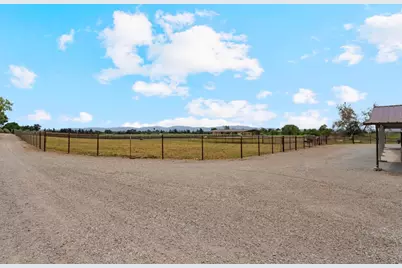 804 Comstock Rd, Hollister, CA 95023 - Photo 22