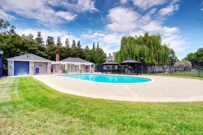 1735 Parkview Green Cir, San Jose, CA 95131 - Photo 46