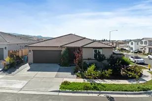 2141 Wildflower Dr, Hollister, CA 95023 - Photo 2