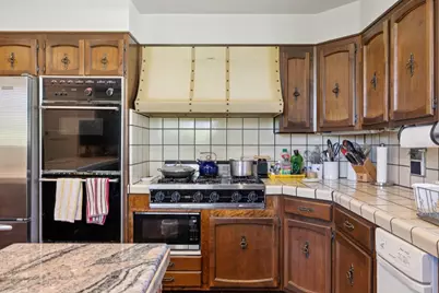 2301 Easton Dr, Burlingame, CA 94010 - Photo 28