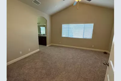 3329 N Shelly Ave, Fresno, CA 93727 - Photo 2