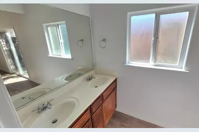 2913 Las Flores Cir, Los Banos, CA 93635 - Photo 10