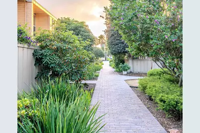 451 Dela Vina Ave 405, Monterey, CA 93940 - Photo 18