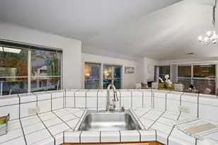 1612 Parkview Green Cir, San Jose, CA 95131 - Photo 12