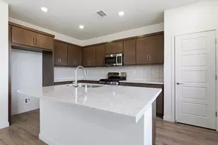 104 Dogwood St, Hollister, CA 95023 - Photo 4