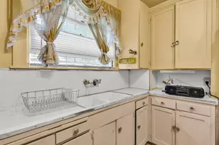 852 58th St, Oakland, CA 94608 - Photo 6