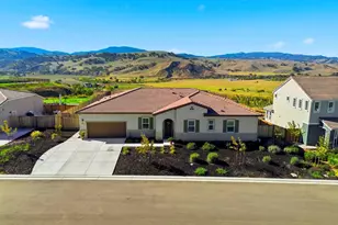 208 Luna Wy, Hollister, CA 95023 - Photo 2