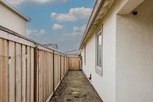 554 Pleasant Dr, Lathrop, CA 95330 - Photo 8