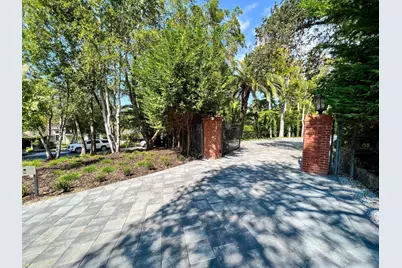 85 Fagan Dr, Hillsborough, CA 94010 - Photo 2