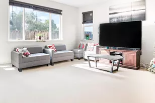 390 Tanoak St, Hollister, CA 95023 - Photo 2