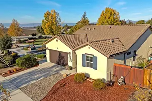215 Lucero Dr, Hollister, CA 95023 - Photo 2