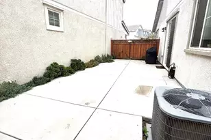 55 E Funderburg Blvd, Mountain House, CA 95391 - Photo 4