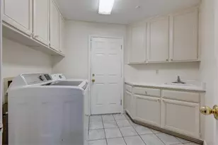 559 Topley Ct, Vallejo, CA 94591 - Photo 18