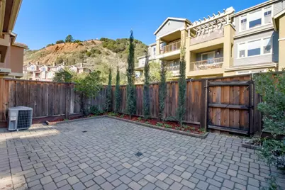 6264 Rocky Point Ct, Oakland, CA 94605 - Photo 36