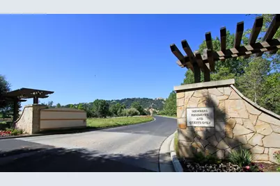 1450 Lakeview Ct, San Martin, CA 95046 - Photo 2