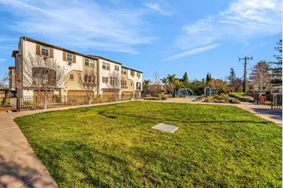 121 Fairchild Dr, Mountain View, CA 94043 - Photo 28