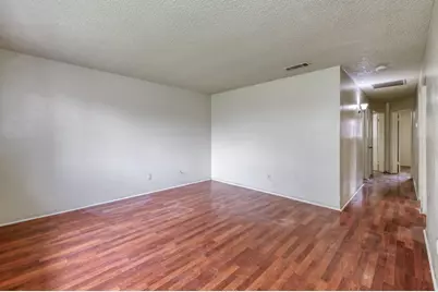 3068 W Fairmont Ave, Fresno, CA 93722 - Photo 4