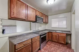 3068 W Fairmont Ave, Fresno, CA 93722 - Photo 10