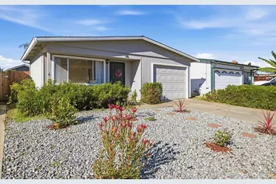 573 Cedar Dr, Watsonville, CA 95076 - Photo 2