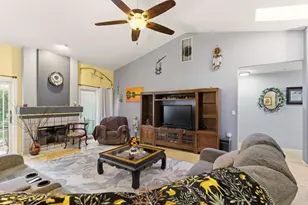 1521 Las Brisas Dr, Hollister, CA 95023 - Photo 12