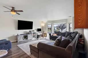 1090 Nez Perce Dr, Hollister, CA 95023 - Photo 2