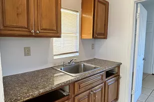 102 Oak St, Modesto, CA 95351 - Photo 4