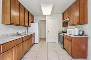 146 Damsen Dr, San Jose, CA 95116 - Photo 6